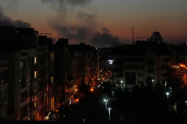 Το Ισραήλ “σέρνει” τον πόλεμο, το Ιράν δεν κάνει πίσω κι η ΕΕ “πάει” στα Στενά του Ορμούζ