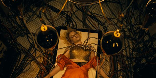 Πίτερ Σάρσγκαρντ, πώς ήταν να παίζεις στην παλαβή “Νύφη!”;