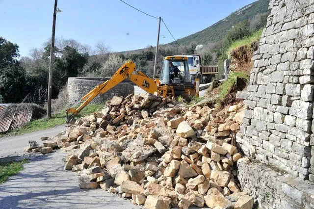 Ζημιές σε κτήριο από τον σεισμό