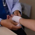 Όταν οι έφηβοι αυτοτραυματίζονται για να “ηρεμήσουν” και να “λυτρωθούν”