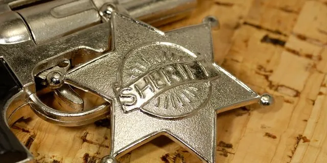 Οι Ρεπουμπλικάνοι θέλουν να κάνουν σερίφη έναν… κατηγορούμενο για φόνο