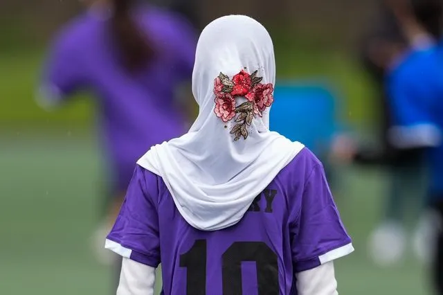 “Μουντιάλ” για μετανάστριες: Η χαρά του αθλητισμού κόντρα στον φόβο της ICE