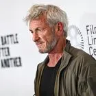 Ο Σον Πεν παρέλαβε ένα διαφορετικό “Όσκαρ” στην Ουκρανία