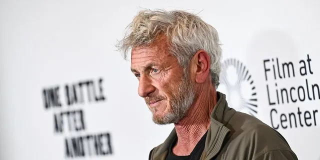 Ο Σον Πεν παρέλαβε ένα διαφορετικό “Όσκαρ” στην Ουκρανία