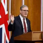 Ο Στάρμερ εξετάζει σχέδιο για το άνοιγμα των Στενών του Ορμούζ