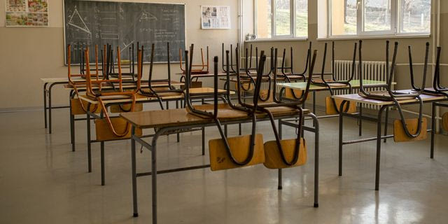 Άδεια σχολική αίθουσα