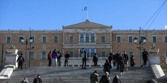 Τι σημαίνει για τους εργαζόμενους η αύξηση του κατώτατου μισθού