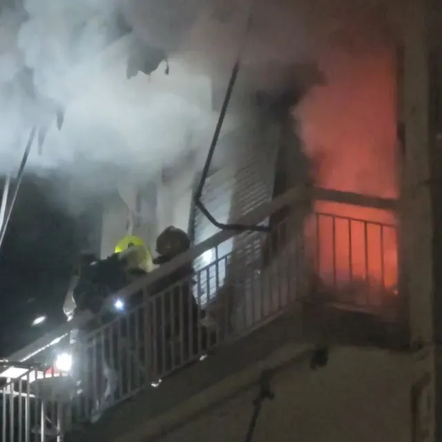 Φωτιά σε διαμέρισμα στον Ταύρο – Ανασύρθηκε άνδρας χωρίς τις αισθήσεις του