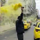 Ο ταξιτζής με το καπνογόνο μιλά για τη “κιτρινιάρα” του – “Είναι το μαγαζάκι μου στον δρόμο”