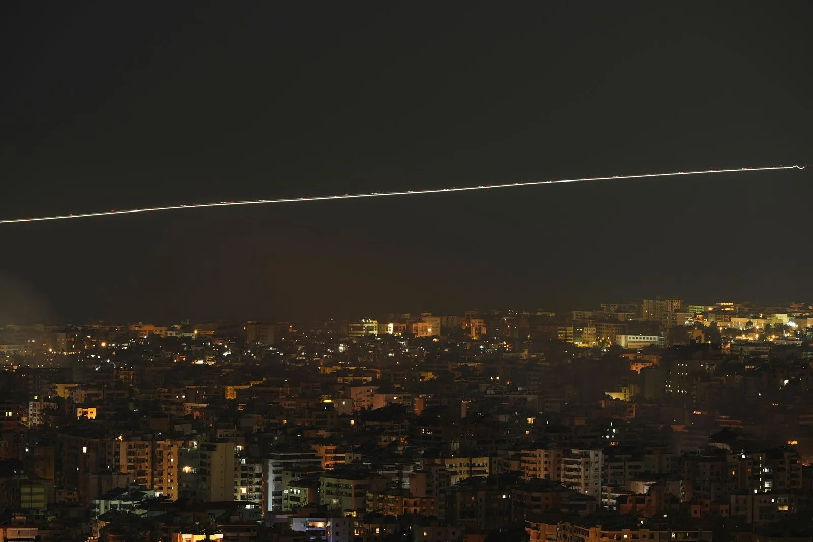 LIVE: Επέστρεψαν 91 Έλληνες με C-130 από το Άμπου Ντάμπι