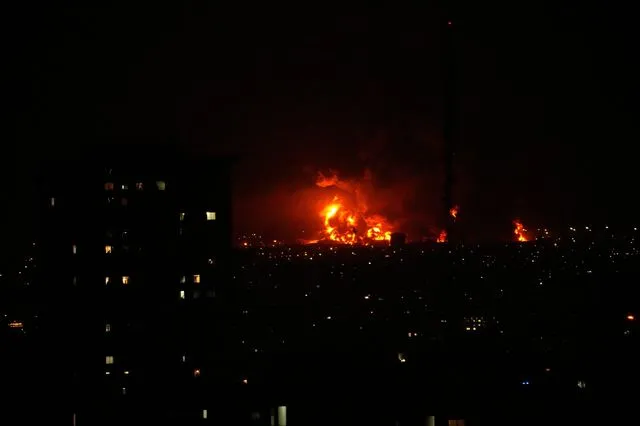 Φλόγες μετά από χτύπημα σε διυλιστήριο στην Τεχεράνη