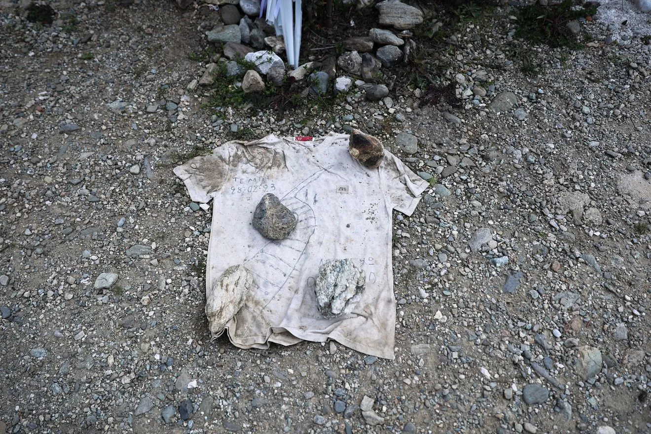 Μνημόσυνο για την τρίτη επέτειο της πολύνεκρης σιδηροδρομικής σύγκρουσης στα Τέμπη το 2023, η οποία στοίχισε τη ζωή σε 57 ανθρώπους