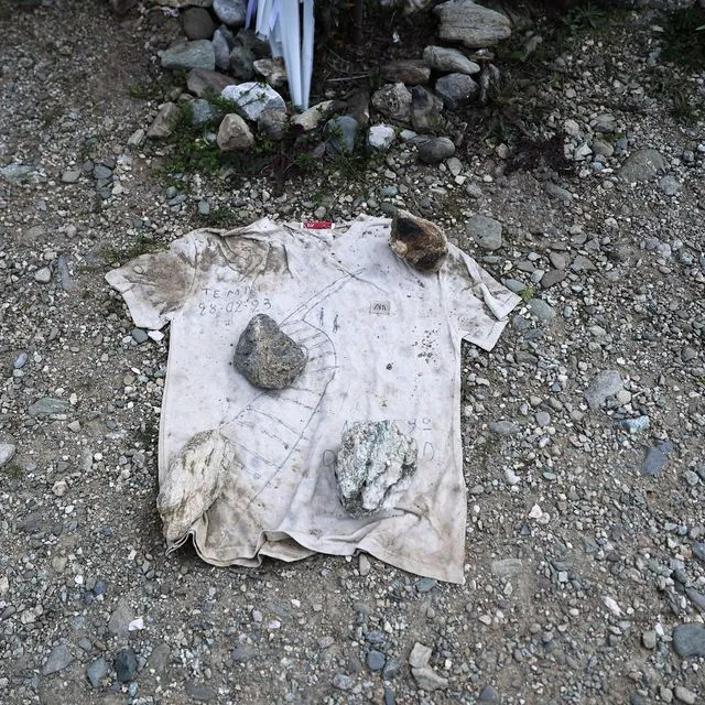 Μνημόσυνο για την τρίτη επέτειο της πολύνεκρης σιδηροδρομικής σύγκρουσης στα Τέμπη το 2023, η οποία στοίχισε τη ζωή σε 57 ανθρώπους