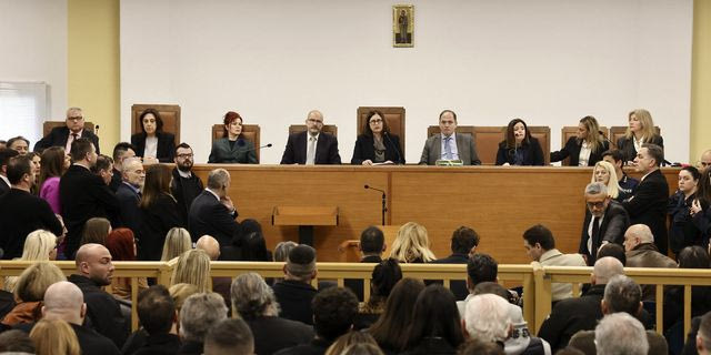 Δίκη για τα Τέμπη: Ο Άρειος Πάγος δεν είδε “εικόνες ντροπής” στην αίθουσα