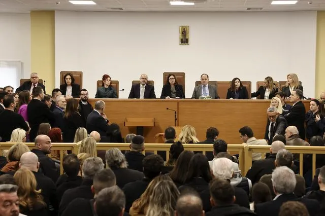Δίκη για τα Τέμπη: Ο Άρειος Πάγος δεν είδε “εικόνες ντροπής” στην αίθουσα