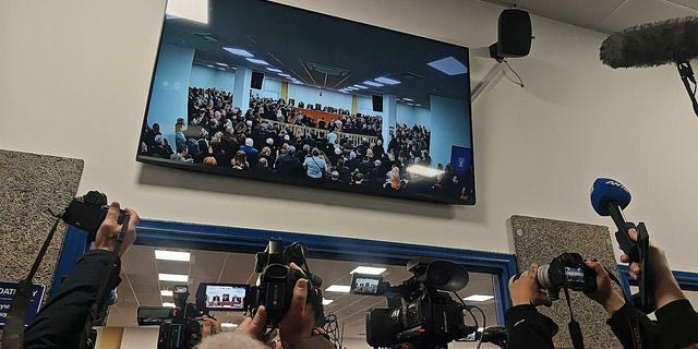 Δίκη για τα Τέμπη: “Συνειδητό σχεδιασμό αποκλεισμού” καταγγέλλουν οι συγγενείς