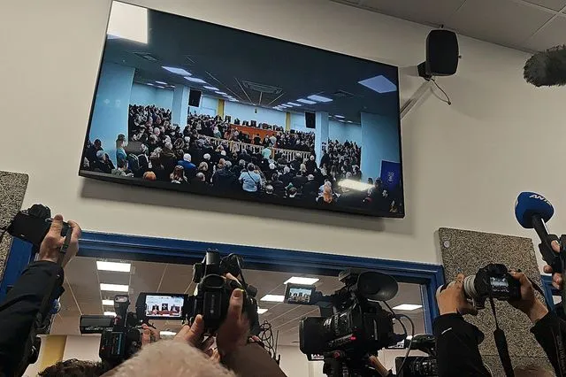 Δίκη για τα Τέμπη: “Συνειδητό σχεδιασμό αποκλεισμού” καταγγέλλουν οι συγγενείς