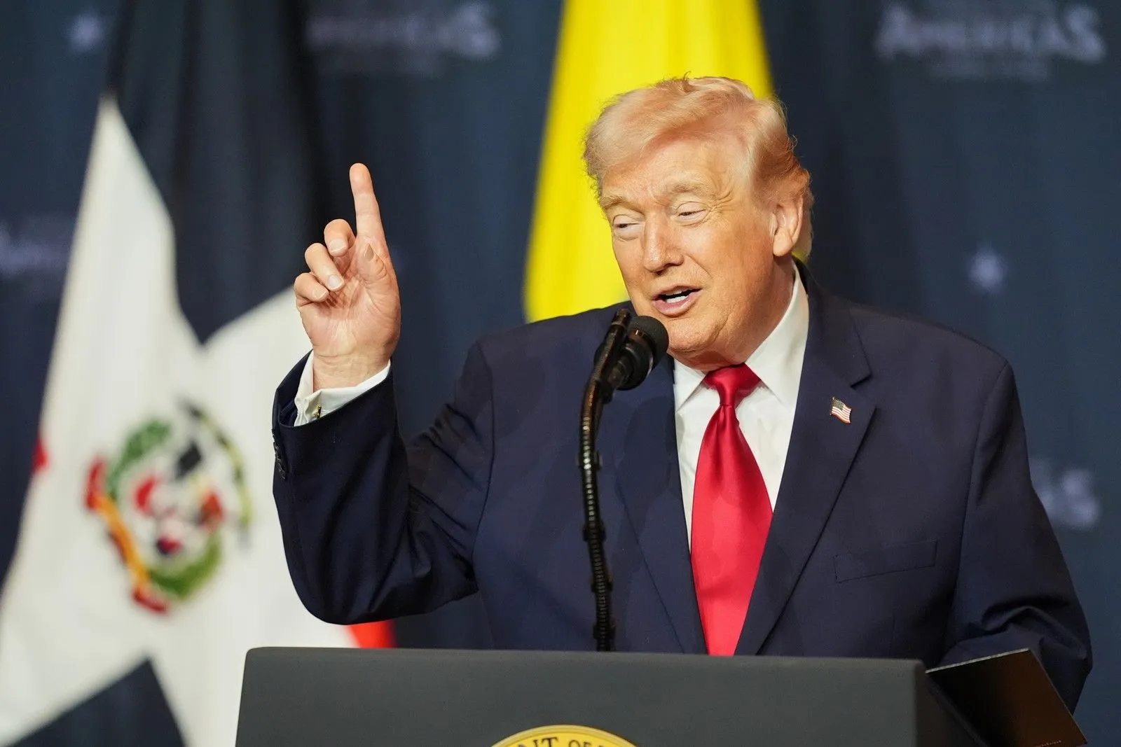 LIVE: Τραμπ - Κάναμε χάρη στον κόσμο ξεκινώντας τον πόλεμο με το Ιράν