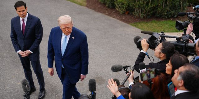 Τραμπ: Αναβάλλονται για πέντε ημέρες οι επιθέσεις σε ιρανικές ενεργειακές υποδομές – “Είχαμε θετικές συνομιλίες”