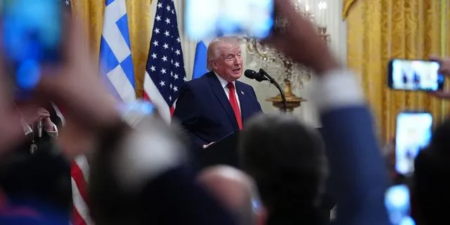 Τραμπ: “Οφείλουμε στους Έλληνες τόσα πολλά” – Το εγκώμιο στην Γκιλφόιλ και η προσευχή του Ελπιδοφόρου