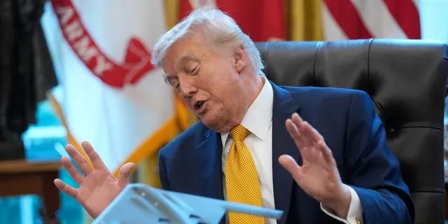 Μάικλ Γουλφ: “Ο Τραμπ διασκεδάζει με τον πόλεμο στο Ιράν – Είναι ο ηθοποιός και ο σεναριογράφος του”