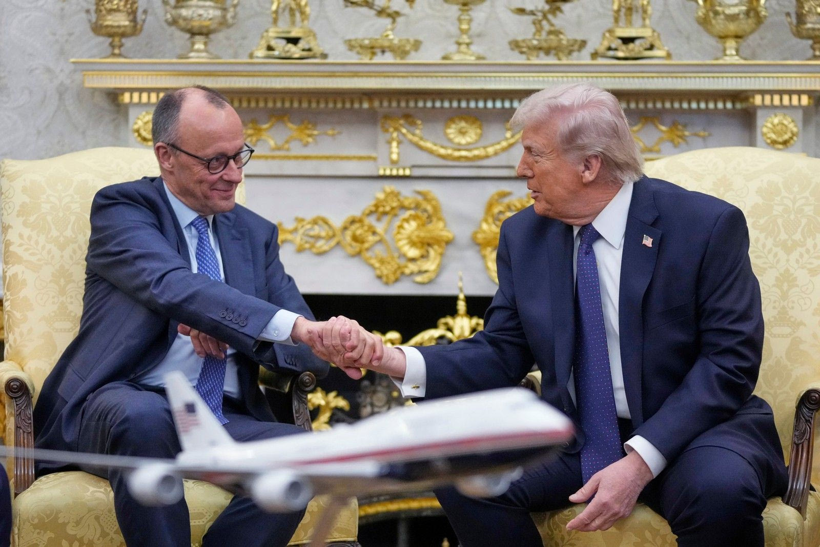 LIVE: Τραμπ: “Το Ιράν δεν έχει πια ναυτικό, αεροπορία και αεράμυνα” – Μερτς: “Είμαστε στην ίδια σελίδα”