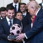 Και αφού ο Τραμπ προσευχήθηκε με τους πάστορες, κατάφερε να φωτογραφηθεί με τον Θεό