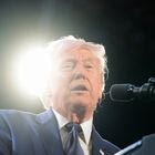 Συνέντευξη Τύπου Τραμ για τον πόλεμο στη Μέση Ανατολή