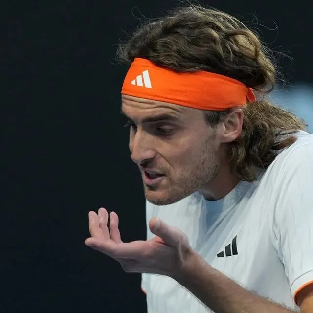 Έξαλλος ο Τσιτσιπάς με τον διαιτητή: “Θα έπρεπε να ντρέπεσαι για τον εαυτό σου”