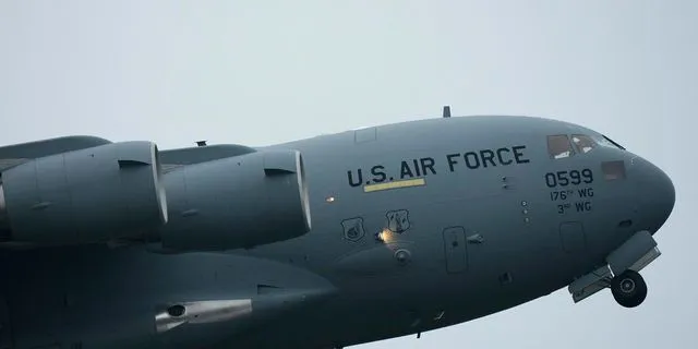 Η Βρετανία επιτρέπει στις ΗΠΑ να χρησιμοποιεί τις βάσεις της για χτυπήματα σε ιρανικούς στόχους