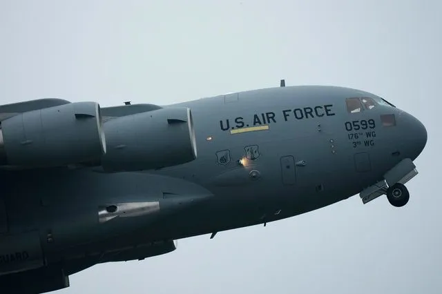 Η Βρετανία επιτρέπει στις ΗΠΑ να χρησιμοποιεί τις βάσεις της για χτυπήματα σε ιρανικούς στόχους