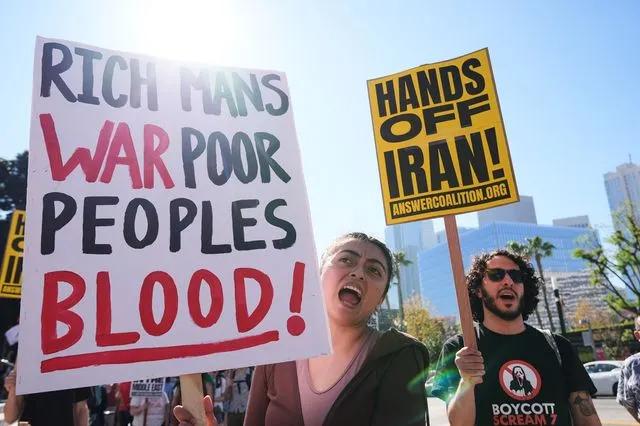 ΗΠΑ: Οι πολίτες “γυρίζουν την πλάτη” στις αμερικανικές επιθέσεις στο Ιράν