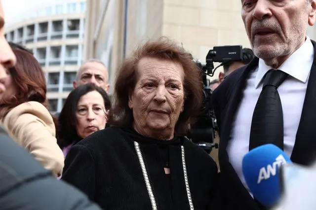 Η Βάσω Κατσαβού – Καζαντζίδη στην κηδεία της Μαρινέλλας: “Ήταν αδελφή μου, θα την αγαπώ για πάντα”