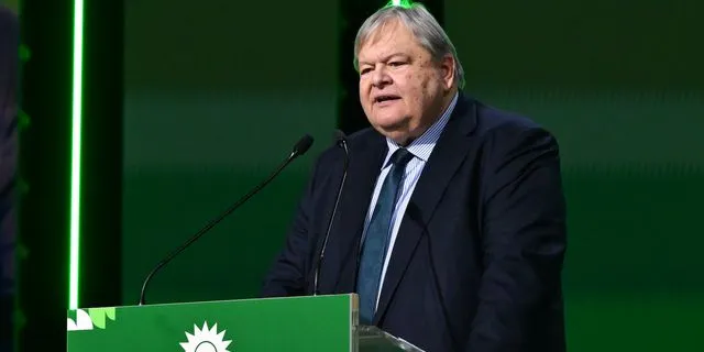 Βενιζέλος: Το ΠΑΣΟΚ οφείλει έναντι της χώρας να θέσει ως εκλογικό στόχο τη νίκη του