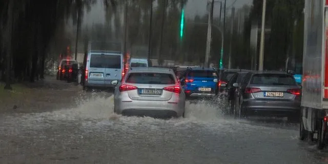 Η κακοκαιρία “Deborah” χτυπά την Αττική – Πώς θα κινηθούν τα φαινόμενα