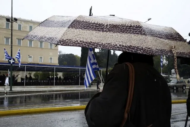 Βροχερή 25η Μαρτίου σε όλη τη χώρα – Πού θα σημειωθούν καταιγίδες