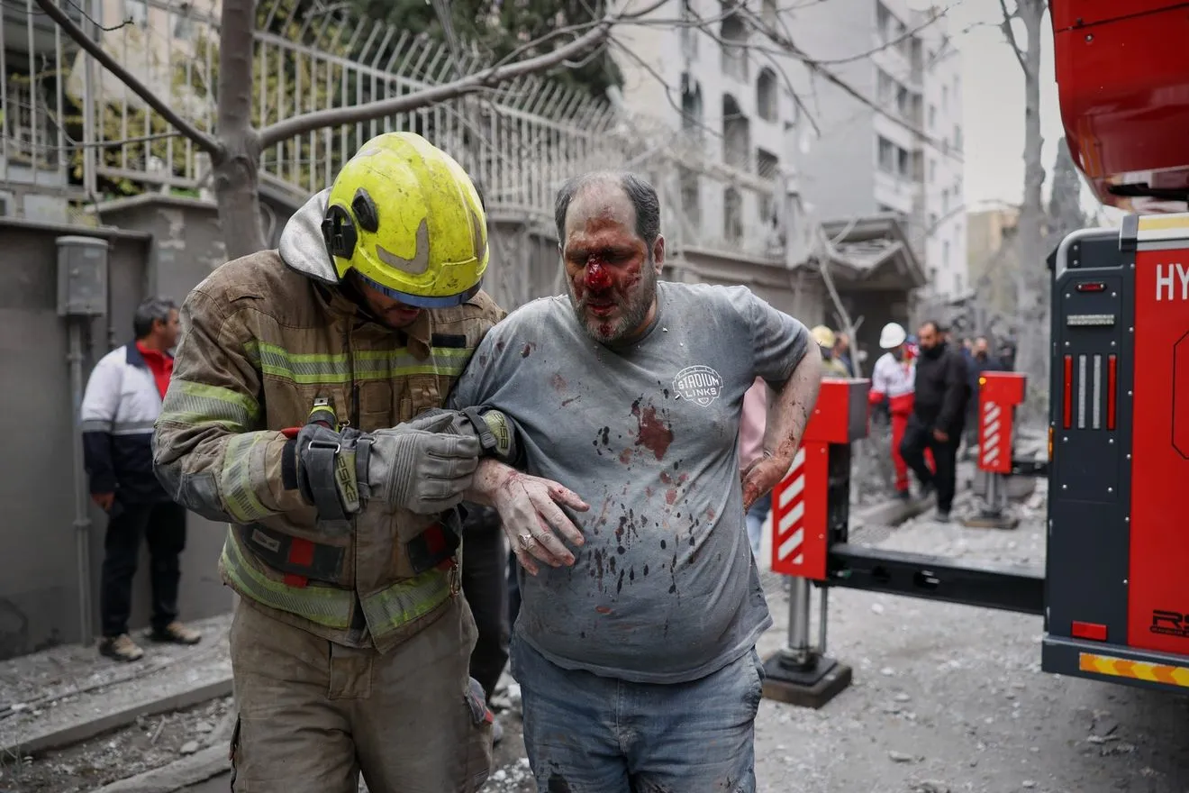 “Η εμπλοκή στον πόλεμο μάς κάνει πρόβατα επί σφαγή” – Η προειδοποίηση οκτώ πανεπιστημιακών