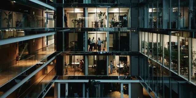 Εργαζόμενοι σε επιχείρηση (φωτογραφία αρχείου)