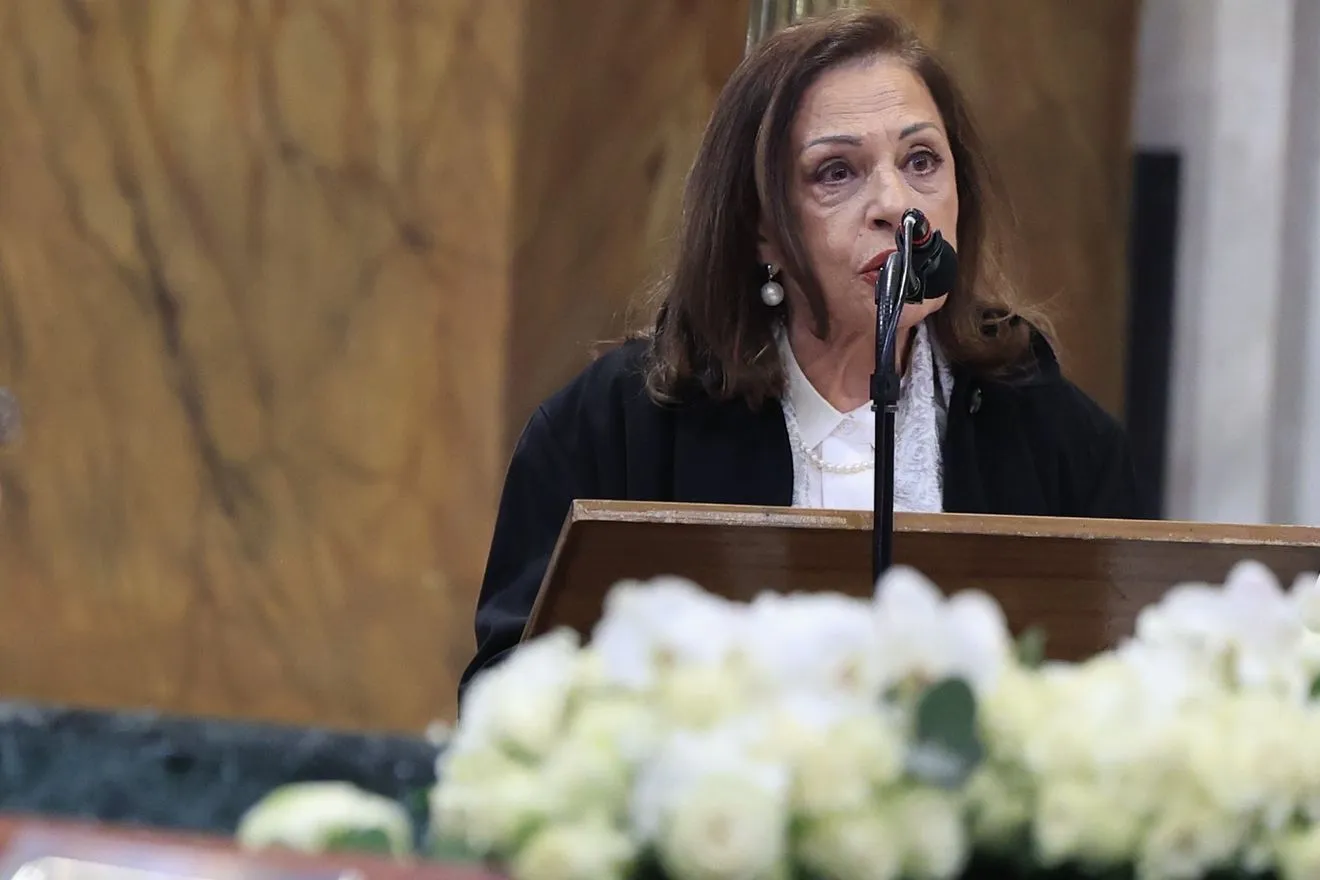 Χάρις Αλεξίου: Με τρεμάμενη φωνή ο επικήδειός της – “Το φως σου λάβαμε, Μαρινέλλα μου καπετάνισσα”