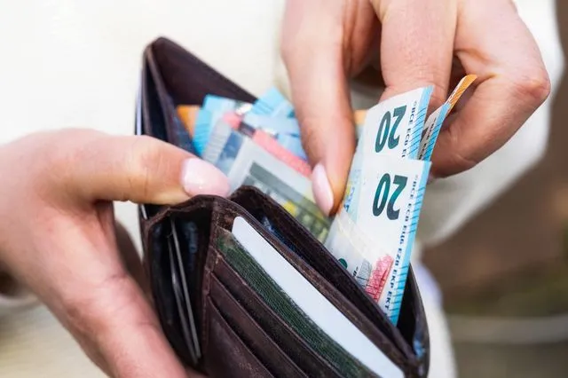 Επιδόματα: Τι πληρώνεται έως τις 20 Μαρτίου