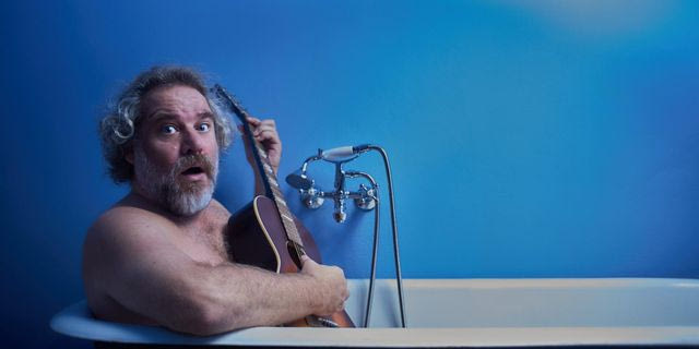 Θέμος Σκανδάμης: “Υπάρχει αστειότητα και στις πιο τραγικές στιγμές μας”