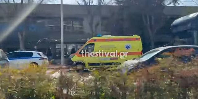 Θεσσαλονίκη: Σύγκρουση ασθενοφόρου με περιπολικό στο κέντρο της πόλης – Βίντεο