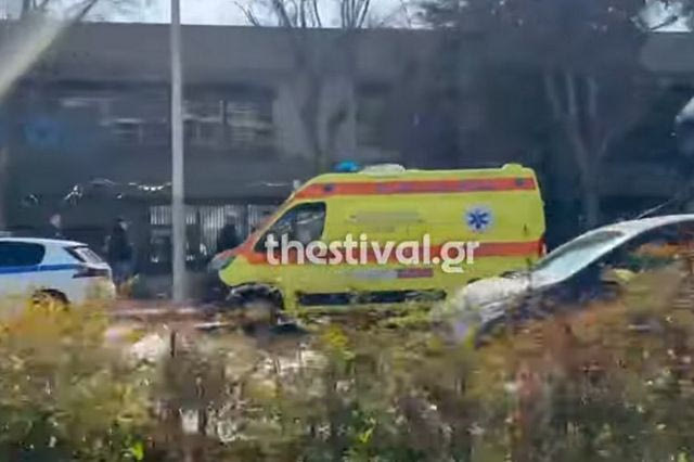 Θεσσαλονίκη: Σύγκρουση ασθενοφόρου με περιπολικό στο κέντρο της πόλης – Βίντεο