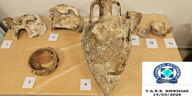 Κηφισιά: Δέκα τμήματα ενάλιων αρχαίων αμφορέων εντοπίστηκαν σε σπίτι