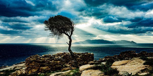 Στην Ίο, ένας έμπειρος κινηματογραφικός παραγωγός φωτογραφίζει το «φως των θεών»