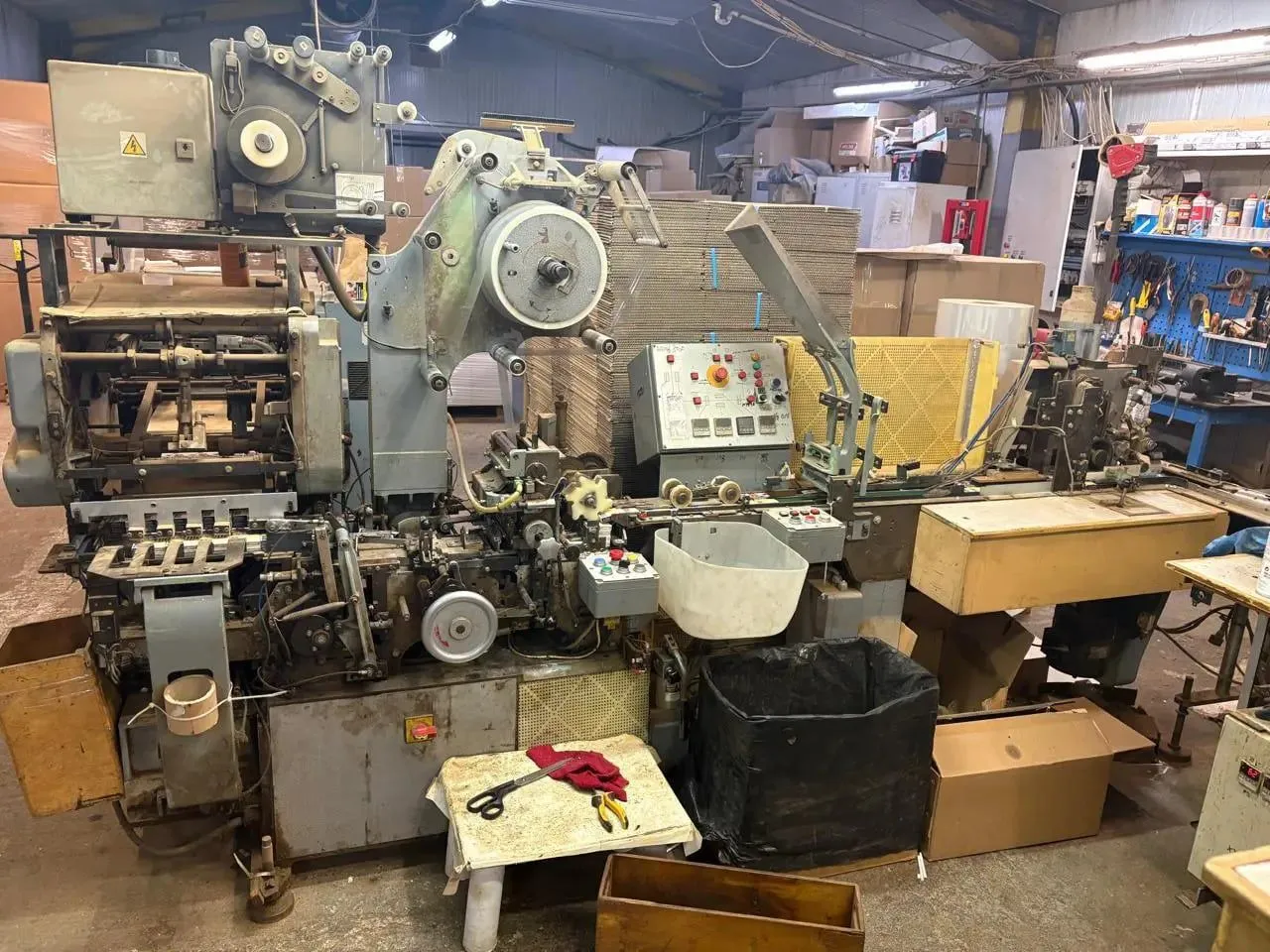 Μηχανή από εργοστάσιο παράνομων τσιγάρων που εντοπίστηκε στη Βοιωτία 