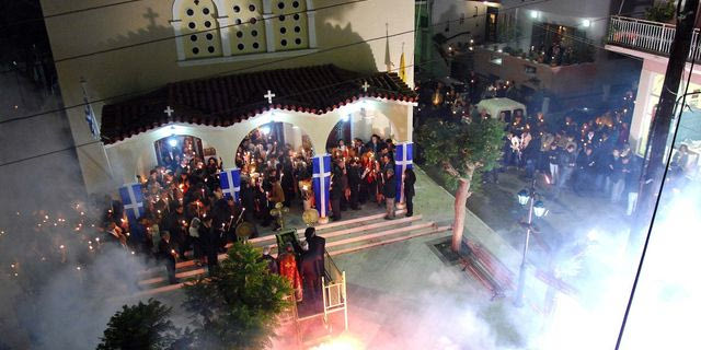 Βεγγαλικά κατά τους εορτασμούς για την Ανάσταση