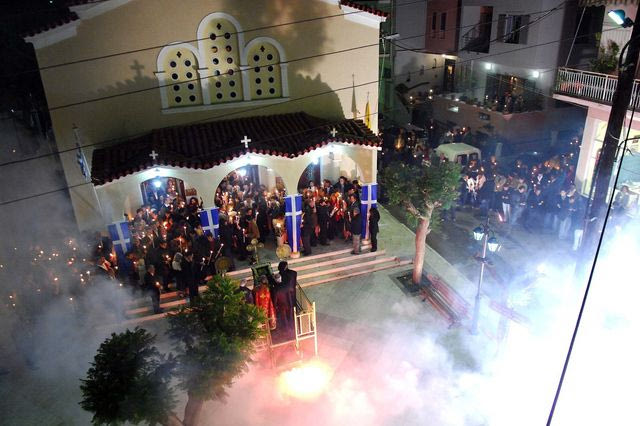 Βεγγαλικά κατά τους εορτασμούς για την Ανάσταση