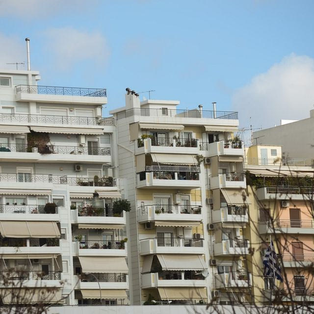 ΑΑΔΕ: Πώληση κατασχεμένων ακινήτων χωρίς πλήρη εξόφληση της οφειλής