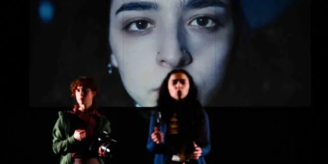 Στην Ιένα της Γερμανίας ο Παντελής Φλατσούσης ξεσκέπασε το “Μίσος” που κρύβουμε μέσα μας